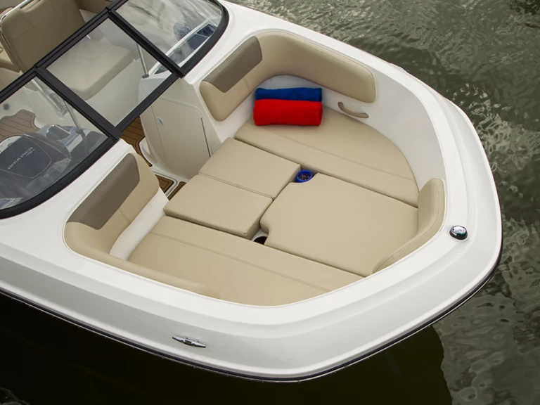 Bayliner VR6 OB jednotlivci a charterové společnosti v Altea