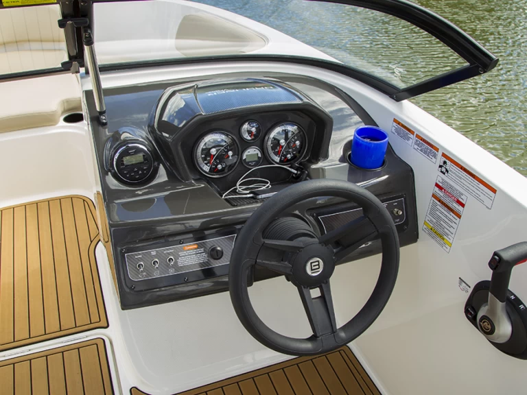 Pronájem jachty v Altea -Bayliner VR6 OB na Samboatu