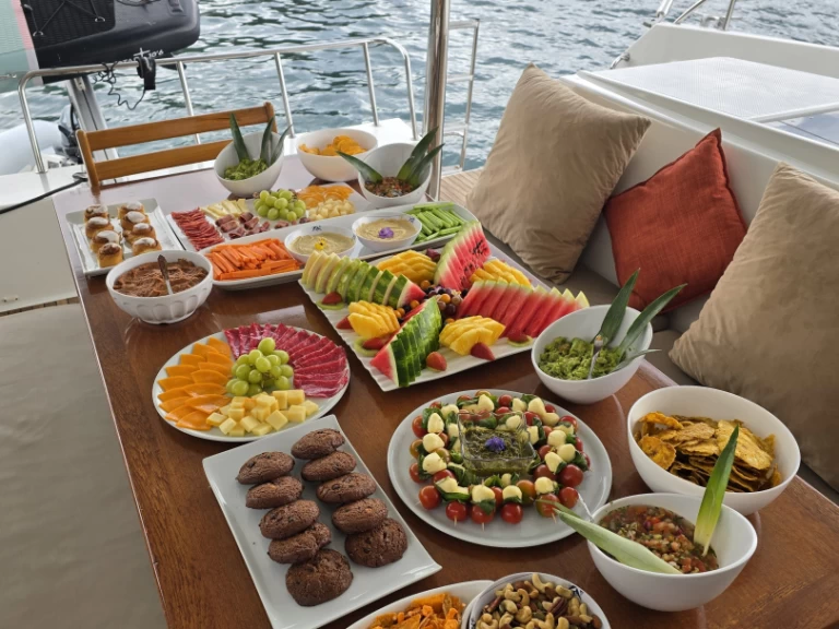 Pronajmout si Fountaine Pajot Helia 44 v Bahía Culebra