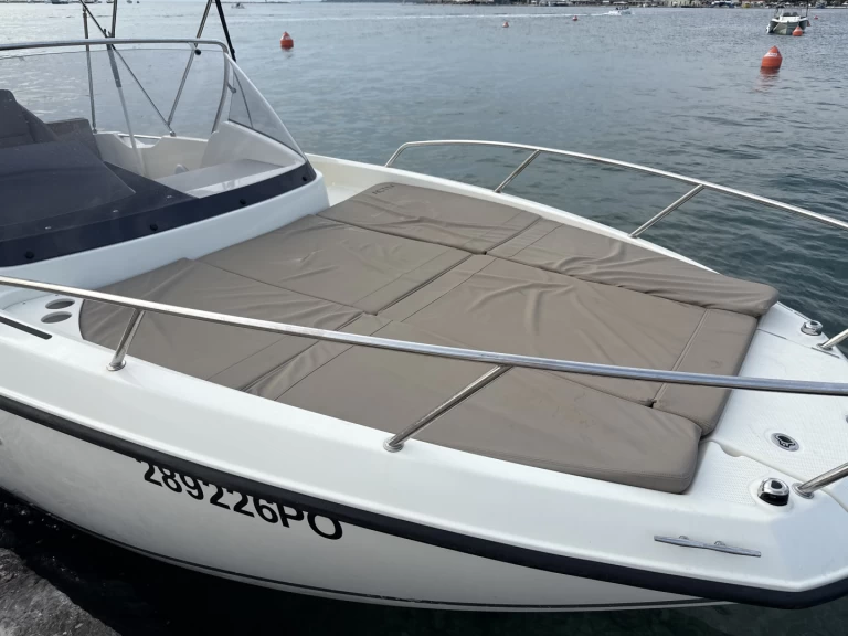Quicksilver Activ 675 Sundeck jednotlivci a charterové společnosti v Porec Port