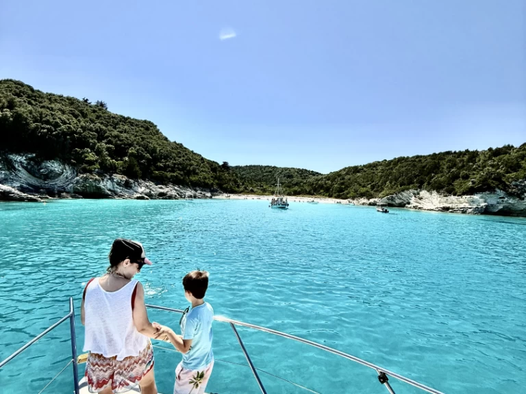 Motorová loď k pronájmu v Benitses Marina za nejlepší cenu