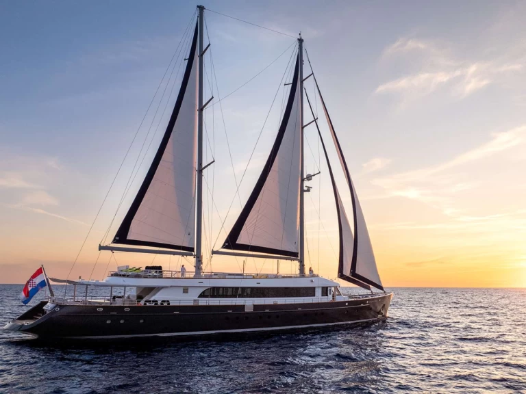 Pronájem lodi Chorvatsko lákavé ceny Dalmatino