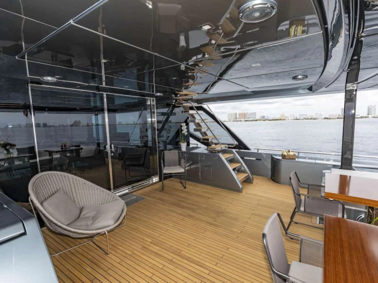 Pronájem Jachta v Newport -Riva NO SURRENDER