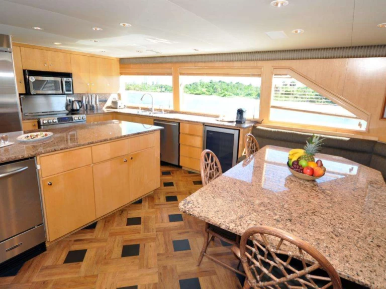 Pronájem Jachta Broward s licencí