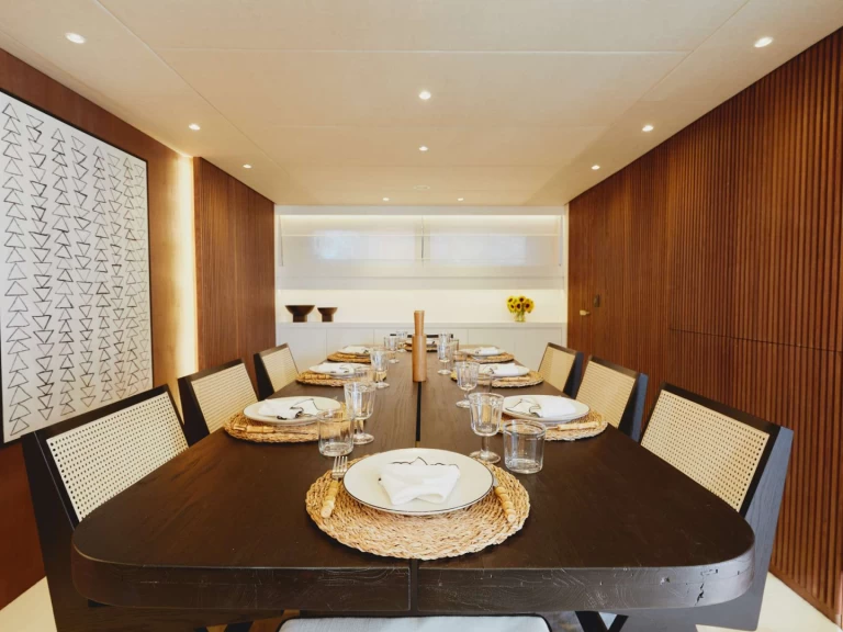 Pronajmout si Cantieri di Pisa, Italy ERA A v Atény