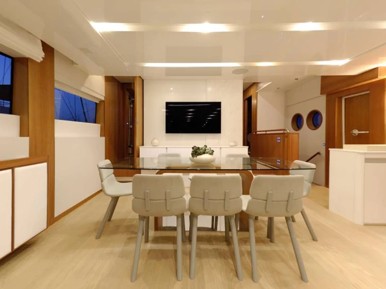 Aicon FUNSEA jednotlivci a charterové společnosti v Lavrio