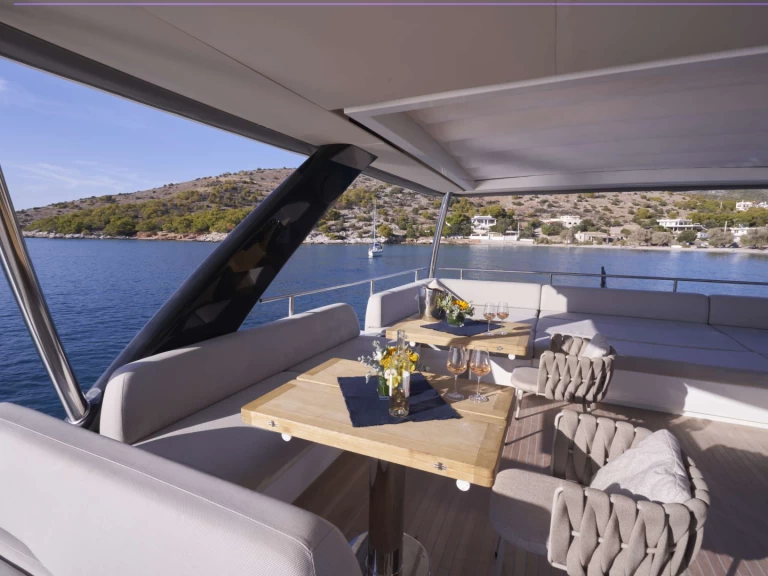 Pronájem lodi Lagoon CRAZY HORSE v Nea Peramos na Samboatu