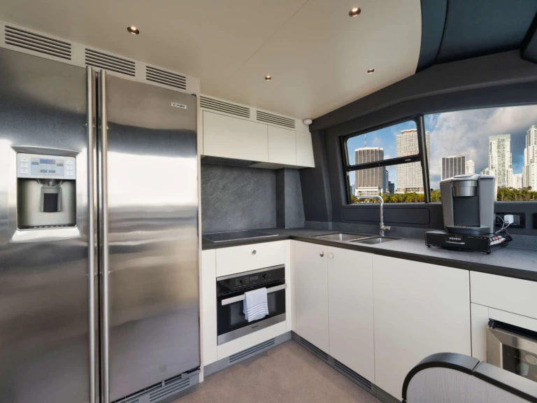 Pronajmout Jachta se skipperem či ne Azimut v Aventura