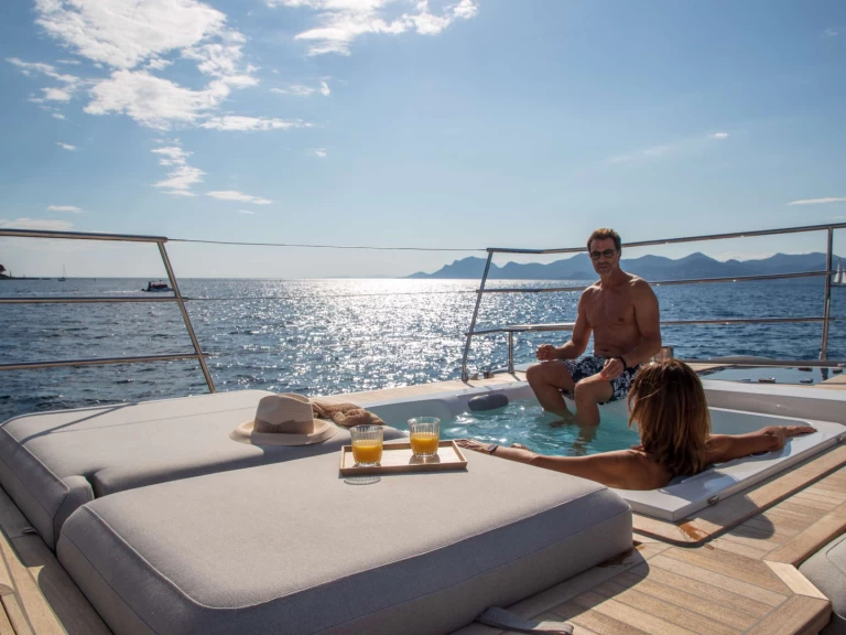 Pronájem lodi Atény lákavé ceny CHRISTAL MIO 80 