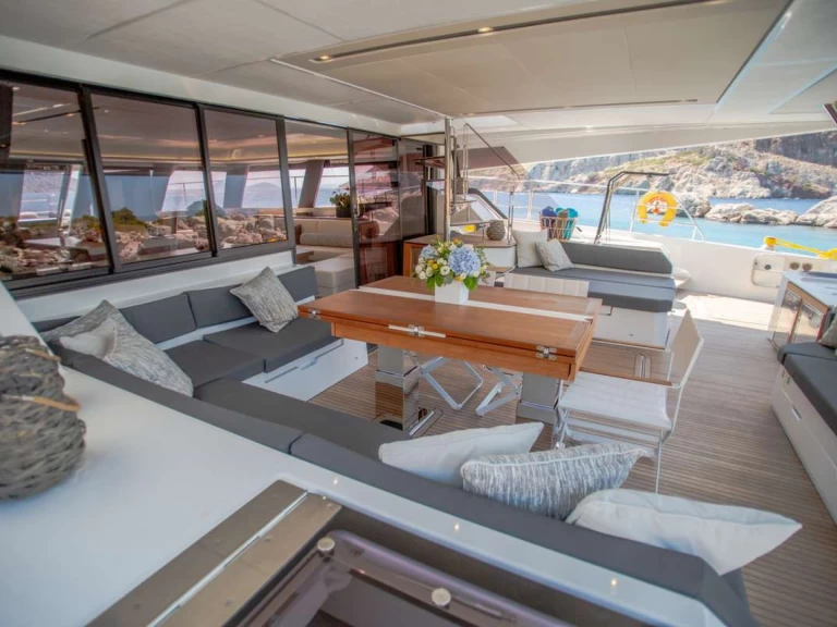 Pronajmout si Fountaine Pajot MAJESTY OF GREECE v Nea Peramos