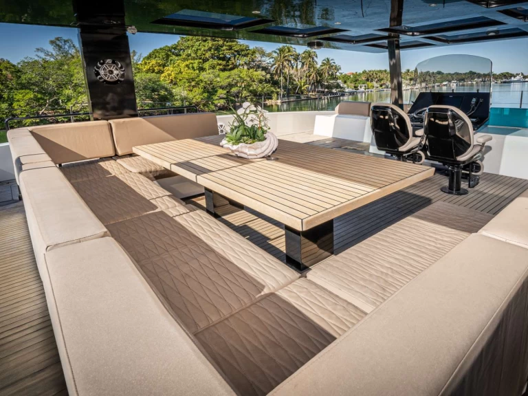 Pronájem lodi Miami lákavé ceny ISLAND MAJESTY