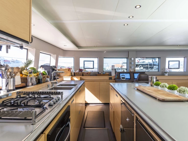 Lagoon HULYA jednotlivci a charterové společnosti v Bahamy