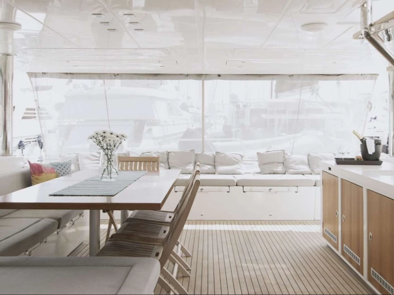 Lagoon BLUE DESTINY jednotlivci a charterové společnosti v Palermo