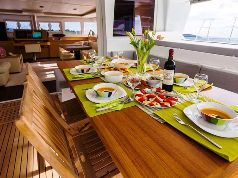 Pronájem jachty v Palermo -Lagoon BLUE DESTINY na Samboatu