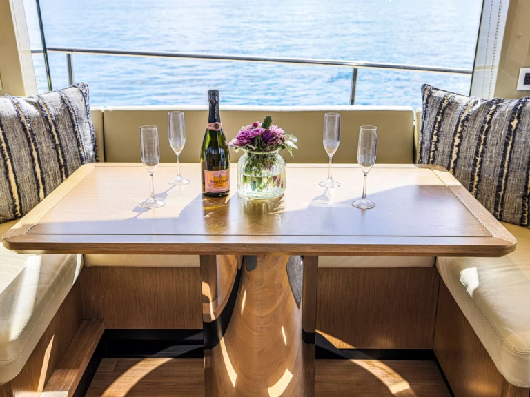 Absolute ZENITH jednotlivci a charterové společnosti v Palm Beach