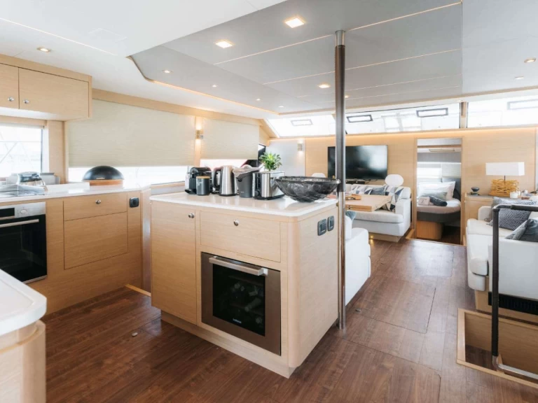 Aquila TiAmo jednotlivci a charterové společnosti v Lavrio