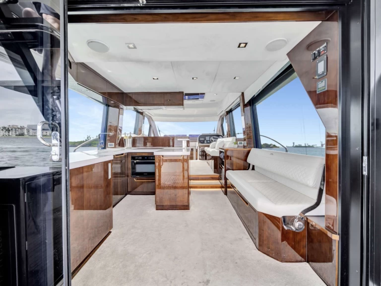 Pronajmout si Galeon Infinity v Miami
