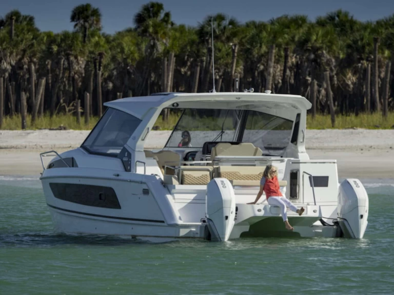 Pronajmout Jachta se skipperem či ne Aquila v Sardinie 