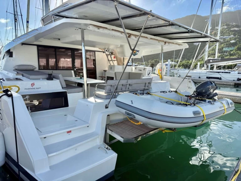 Pronájem Katamarán Fountaine Pajot s licencí