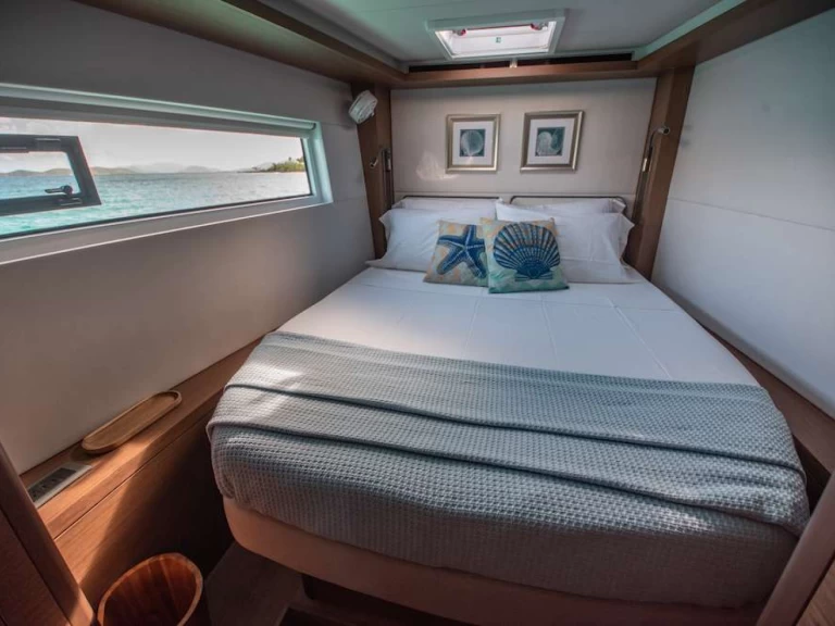 Pronájem jachty v Tortola -Lagoon KARMA na Samboatu