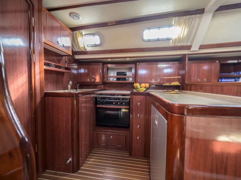 Pronájem jachty v Atény -Ocean Yachts MYTHOS na Samboatu