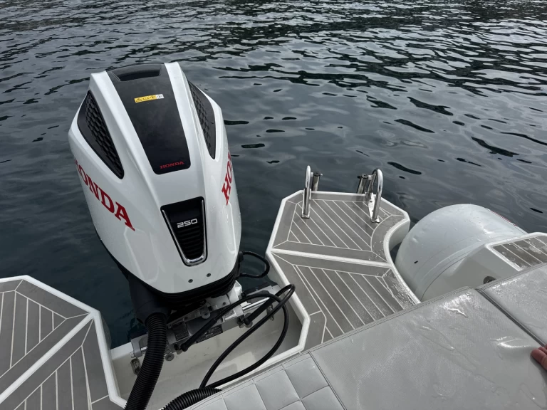 Pronájem lodi 4XC HA27 v Roses na Samboatu