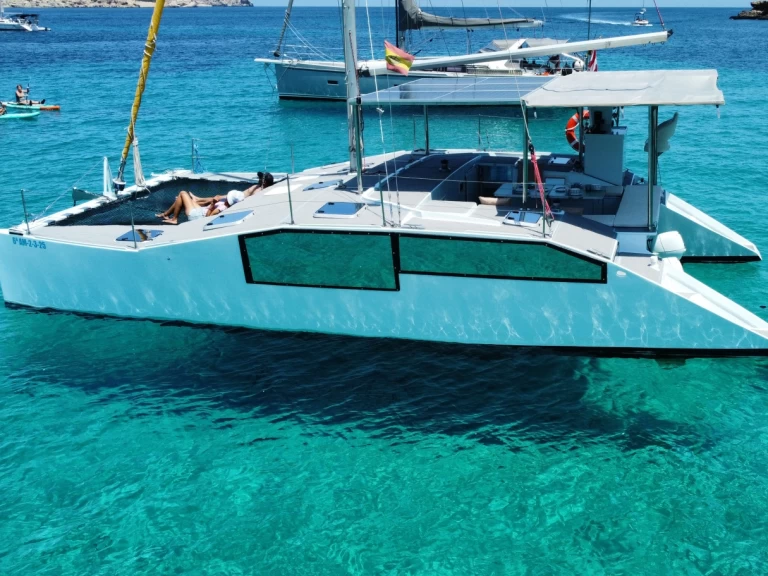 Pronajmout si Multicap-Caraibes Punch 1200 v Playa de Talamanca