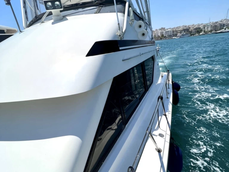 Pronajmout si  Hatteras 50 Convertible v Serifos