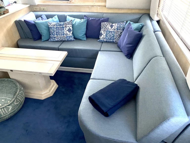 Pronájem lodi Serifos lákavé ceny Hatteras 50 Convertible