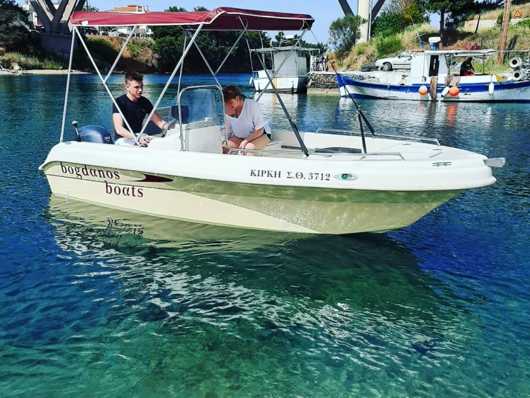 Pronajmout si Karel 4,90 v Néa Potídhaia