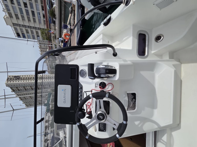 Pronájem lodi Bénéteau Flyer Serie 8 v Toulon na Samboatu