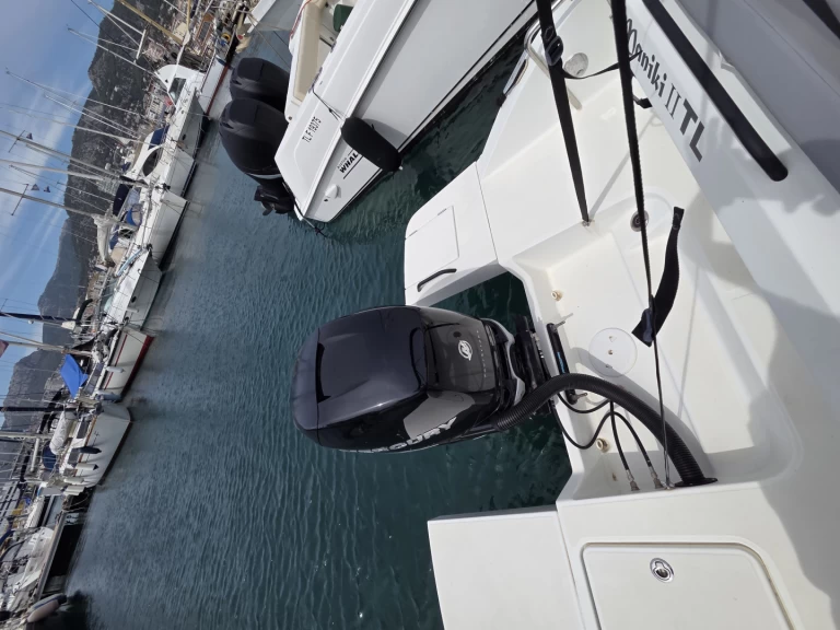 Pronajmout Motorová loď se skipperem či ne Bénéteau v Toulon