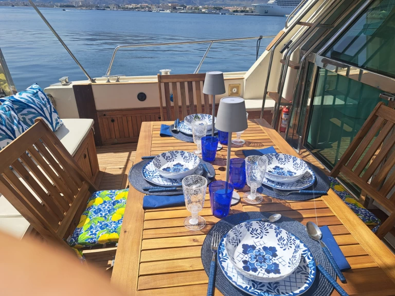 Motorová loď k pronájmu v Palermo za nejlepší cenu