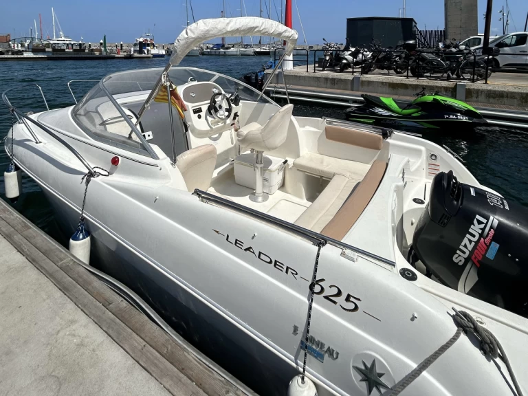 Motorová loď k pronájmu v Barcelona za nejlepší cenu