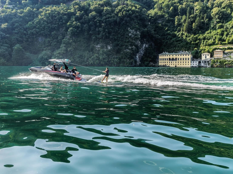 Malibu M235 jednotlivci a charterové společnosti v Como (City)