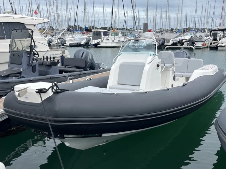 Pronajmout si Zodiac Medline 7.5 v La Trinité-sur-Mer