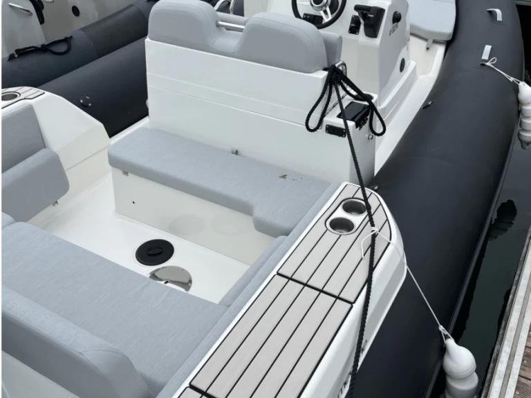 Pronájem Polotuhá loď v La Trinité-sur-Mer -Zodiac Medline 7.5