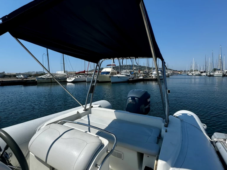 Pronájem lodi Lomac Lomac 760 IN v Sète na Samboatu