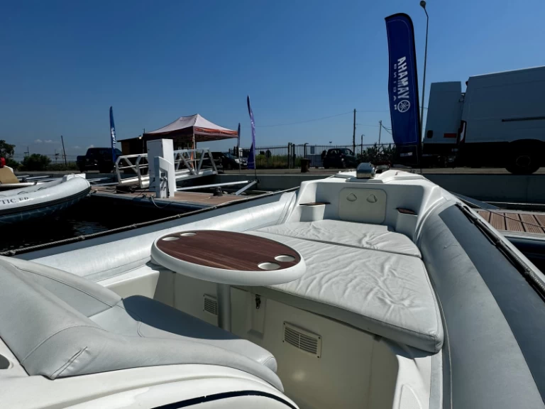 Pronájem Polotuhá loď Lomac s licencí