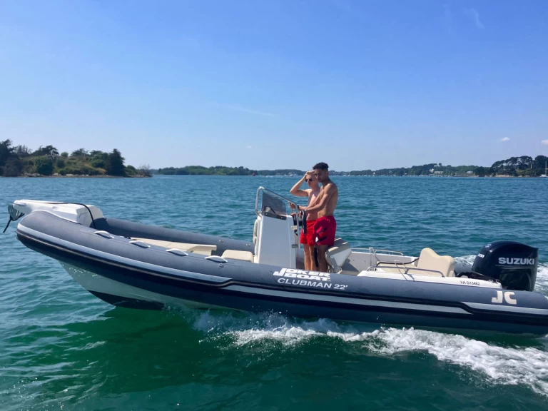 Pronájem Polotuhá loď Joker Boat s licencí