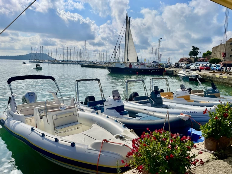 Pronajmout Polotuhá loď se skipperem či ne 2bar v Talamone