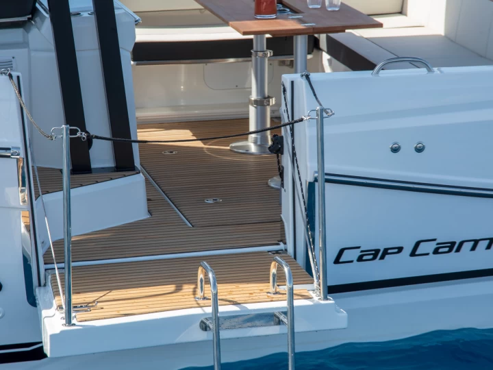 Pronajmout Motorová loď se skipperem či ne Jeanneau v Roses