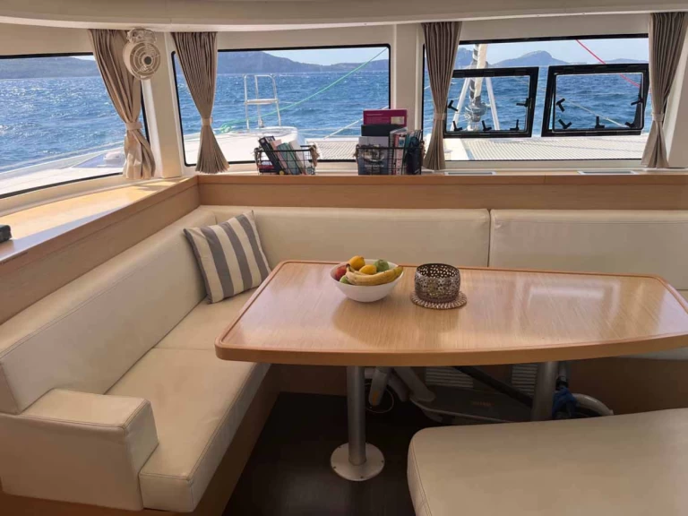 Pronájem Katamarán Lagoon s licencí