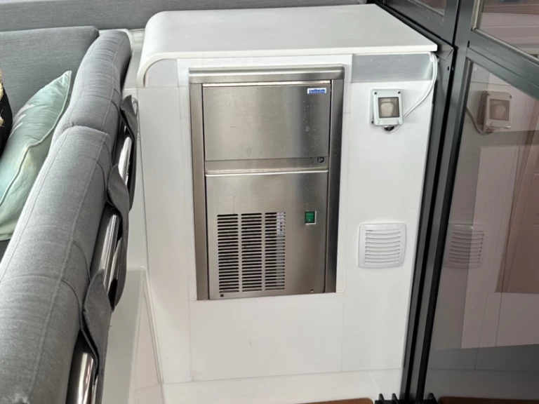 Pronájem Katamarán Fountaine Pajot s licencí