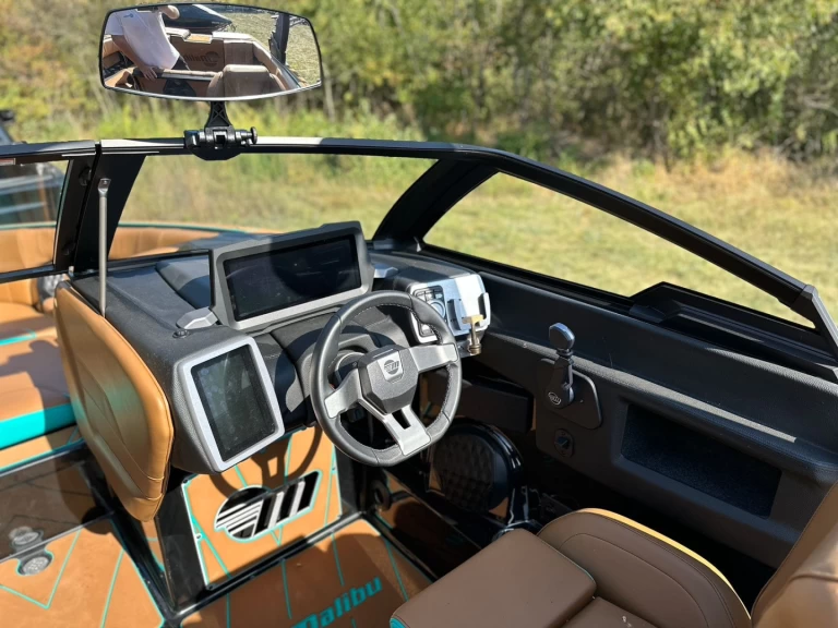 Pronájem Motorová loď Malibu s licencí