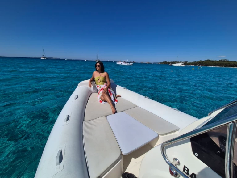 Pronájem Polotuhá loď Nautica Led s licencí