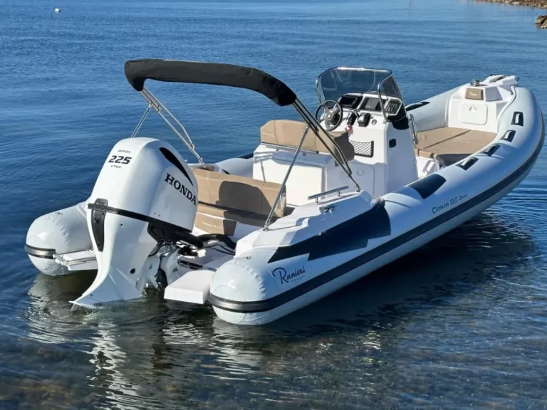 Pronájem Polotuhá loď Ranieri s licencí