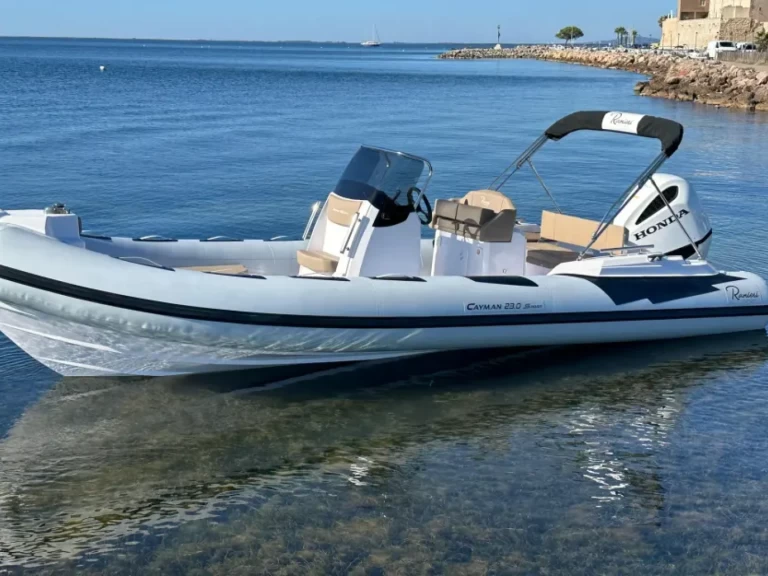 Polotuhá loď k pronájmu v Gapeau za nejlepší cenu