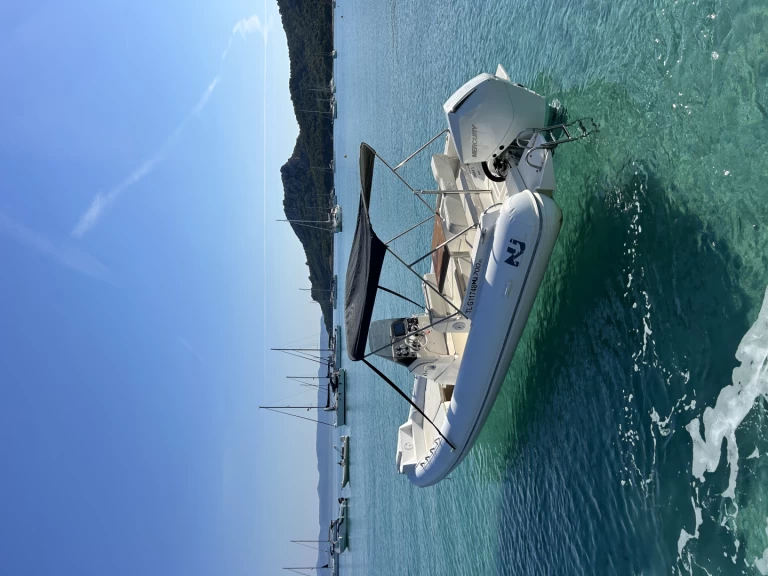 Pronájem lodi Gapeau lákavé ceny Nuova Jolly 700