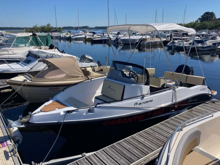 Nireus 53 Escape jednotlivci a charterové společnosti v Sanguinet